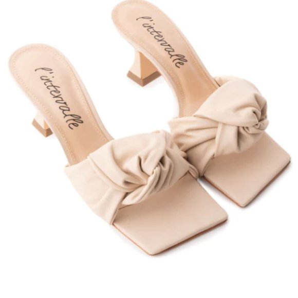 L'INTERVALLE Shoes - L'Intervalle Nude Heeled Mule Sandals